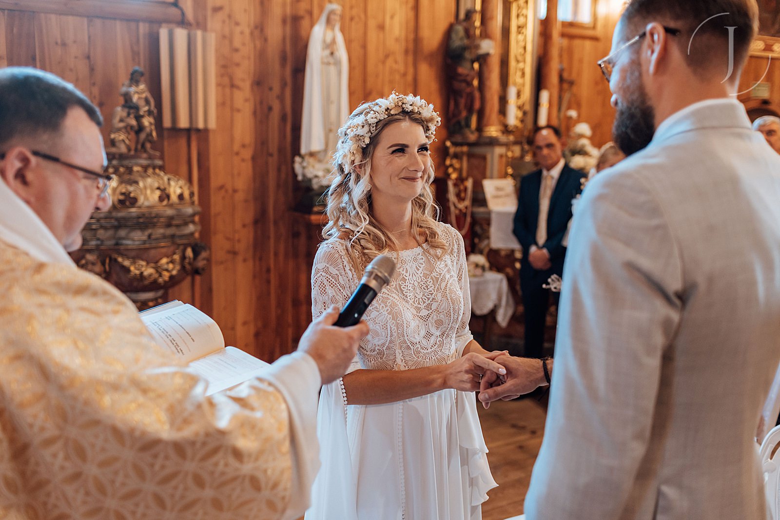 Przysięga Pary Młodej w kościele św. Jakuba Apostoła w Rzgowie. Fotograf ślubny Konin
