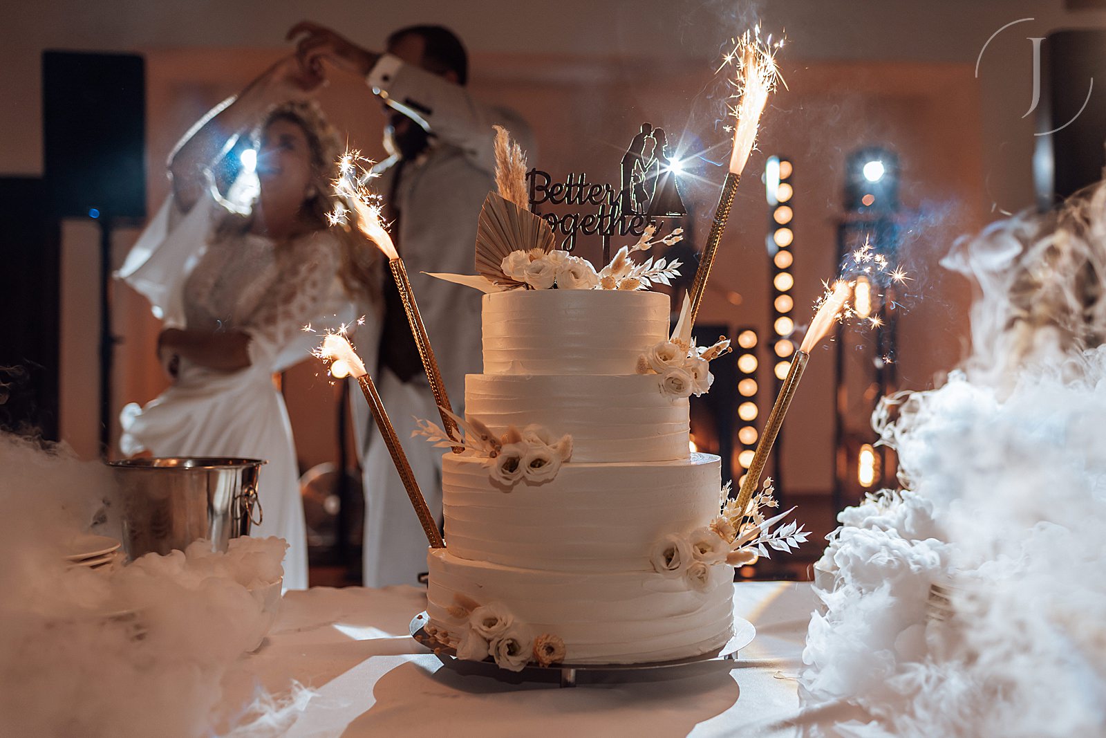 Tort weselny. Fotograf ślubny Konin