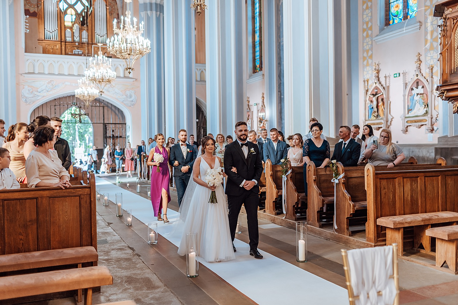 Wejście Pary Młodej do koscioła.